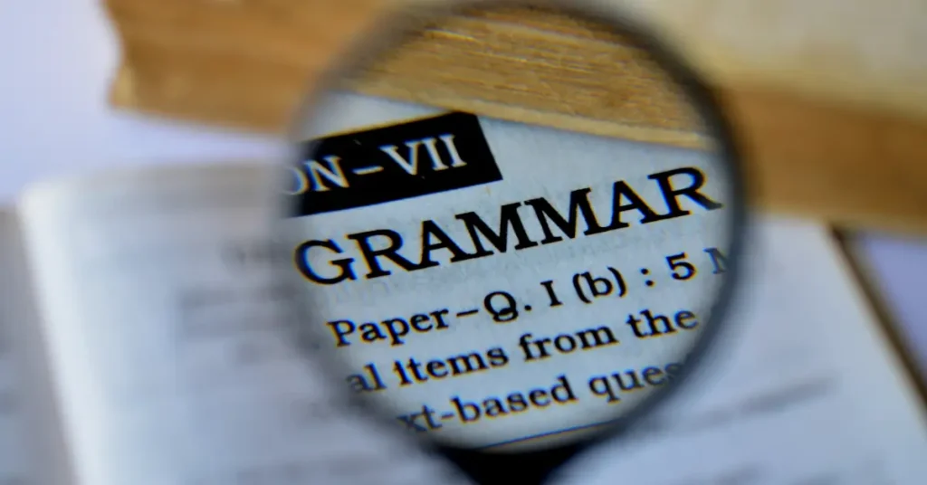 Melhor plataforma para aprender inglês online - Comparativo completo de 7 plataformas avaliando recursos, conversação, tecnologia, certificação e custo-benefício